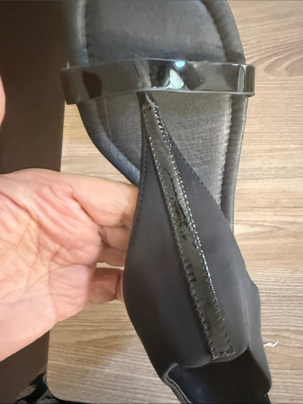 Donald J. Pliner Black Women’s Toe-Post Sandal - Picture 12 of 16